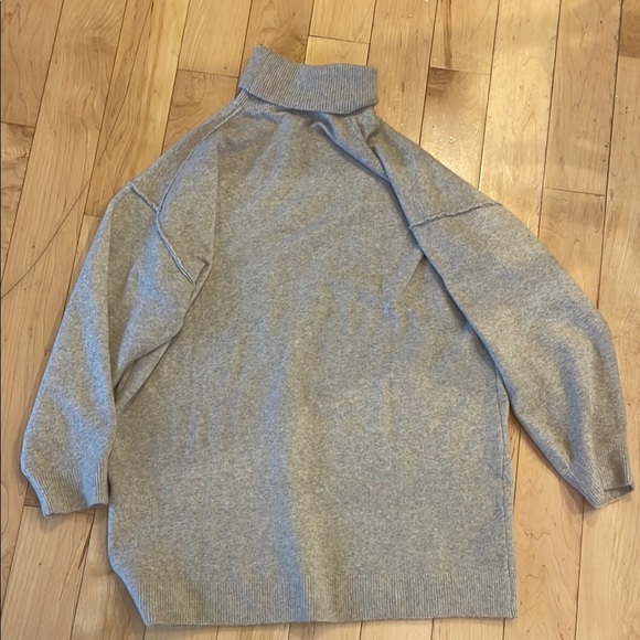 Gray Turtleneck Sweater with Long Sleeves and Relaxed Fit - Picture 5 of 5